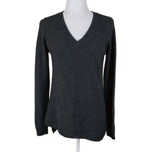 Quinn Women's Sweater Size M Charcoal Gray 100% Cashmere Asymmetrical Hem V-Neck